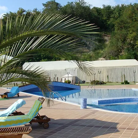 In Port Palace * Άγιος Κωνσταντίνος και Ελένη