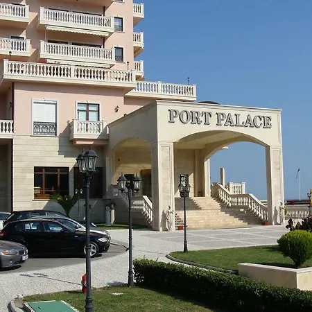 In Port Palace סנט קונסטנטין והלנה